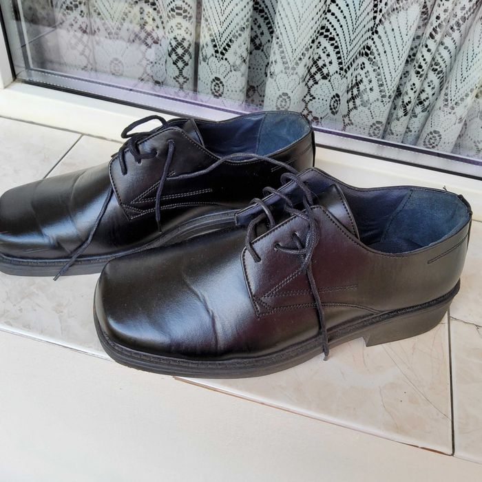 Продавам мъжки обувки