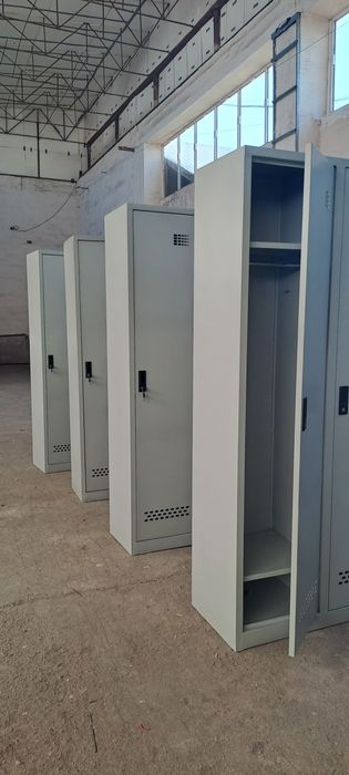 Шкаф металлический для раздевалки