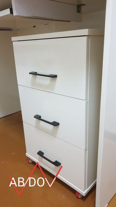 Компактная и функциональная тумбочка на колёсиках. Новое!