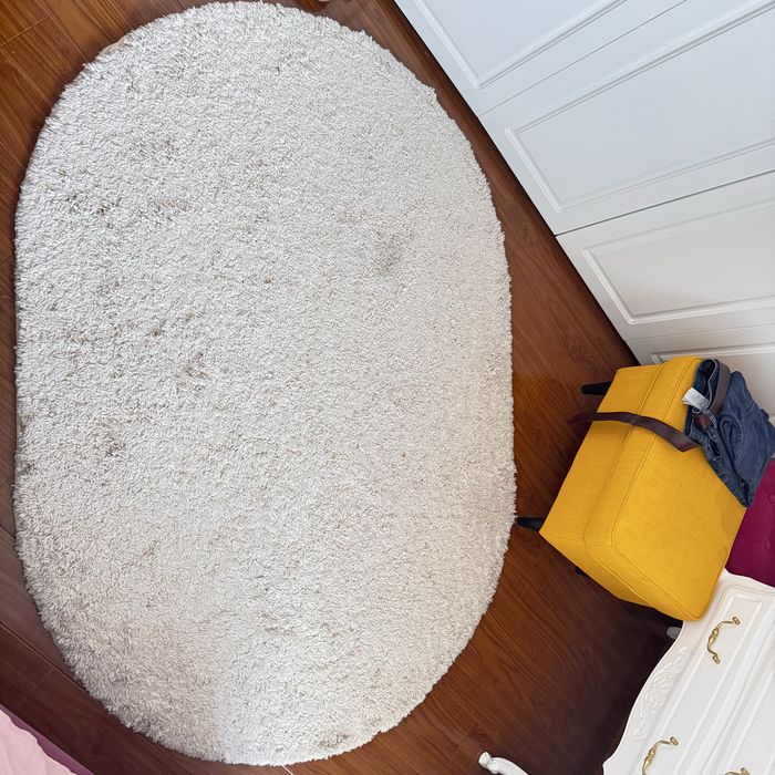 Vand 2 covoare culoare crem