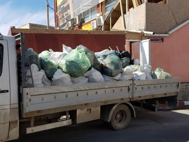 Debarasari Apartamente Mobila Veche Debrasare Moloz Gunoi Deseuri.Debarasam Din poduri beciuri Pivnite