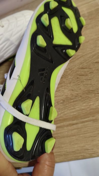 Vând 2 perechi ghete iarba Adidas,mărime 37,5/38