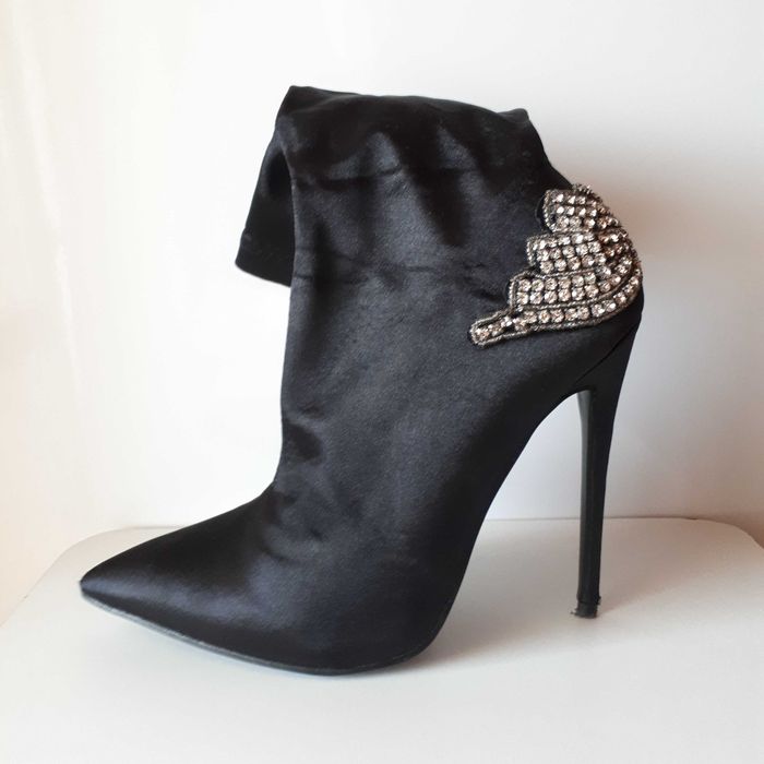 Botine negre satin "PrettyLittleThing UK" marimea 36