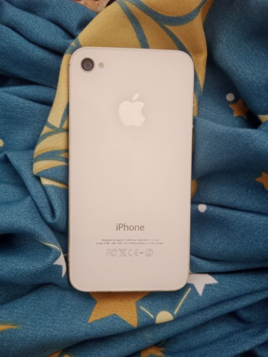 Vând iPhone 4 impecabil încărcător nu trimit prin curier doar în Ilfov Gruiu