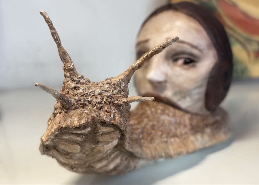 Охльов с човешка глава. Скулутура от глина