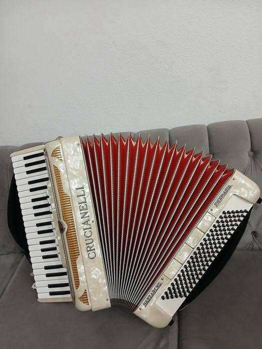 Acordeon Crucianelli 120 Basi muzica Bugari