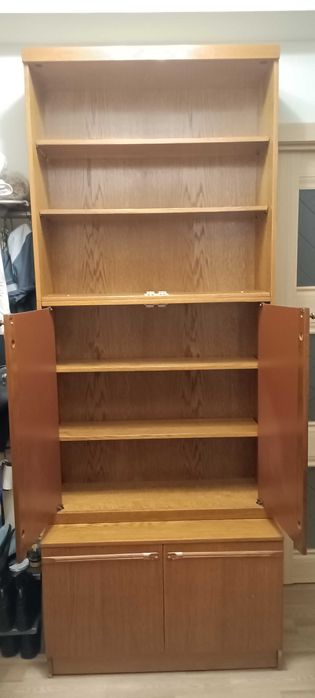 Шкаф книжный универсальный