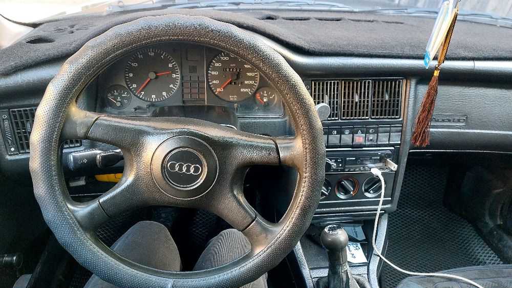 Продам ауди 80В4 1994
