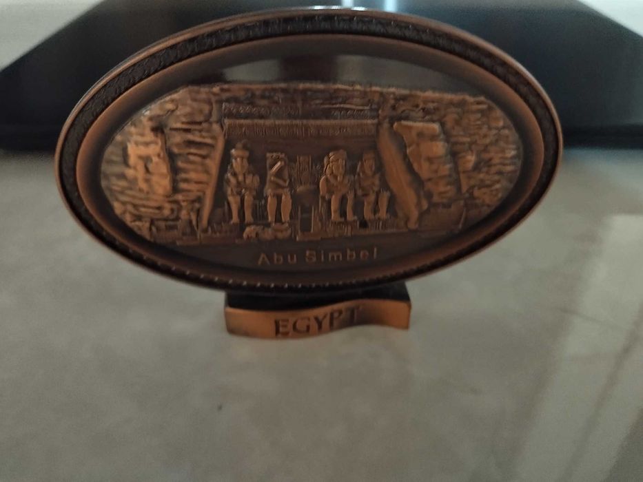 Бронзовая статуэтка из Египта