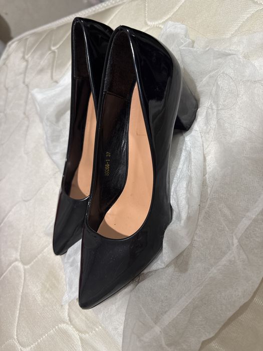 Продаю туфли 37 размера лакированные