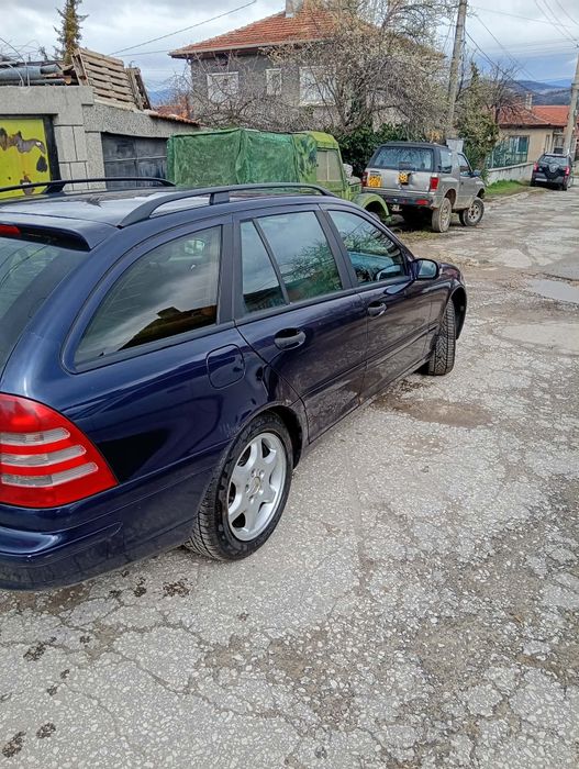 Автомобил мерцедес