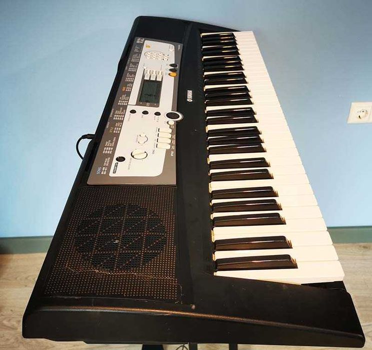 компютърна миди клавиатура YAMAHA PSR E-213 синтезатор с 5 октави