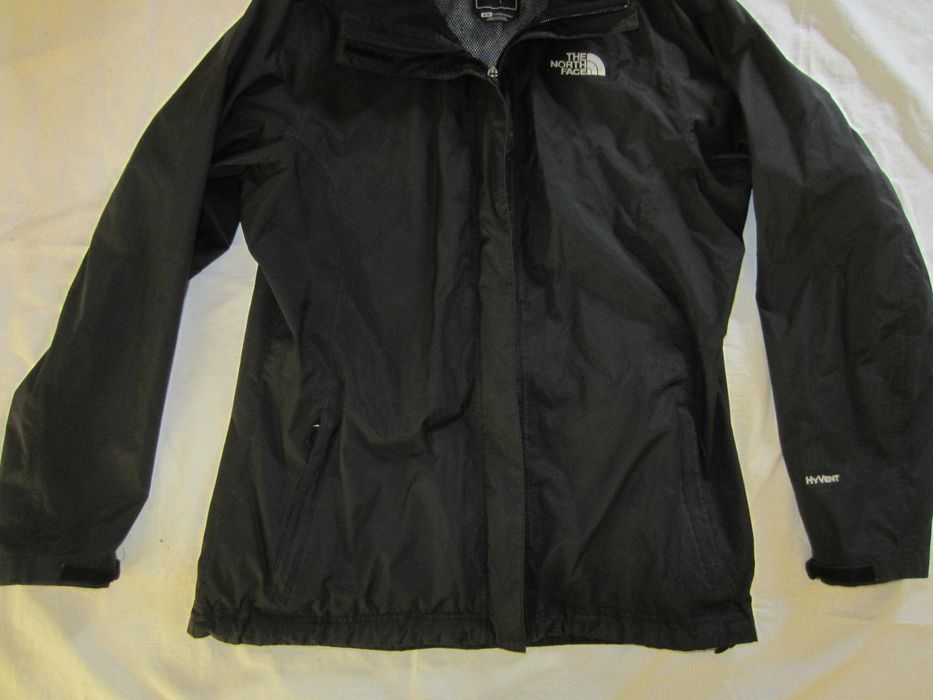 Geaca DAMA The North Face, model Hy Vent, masura M, protectie vant, ploaie, gluga nedetasabila material 100%Nylon, holograma,stare f.buna stare f.buna
