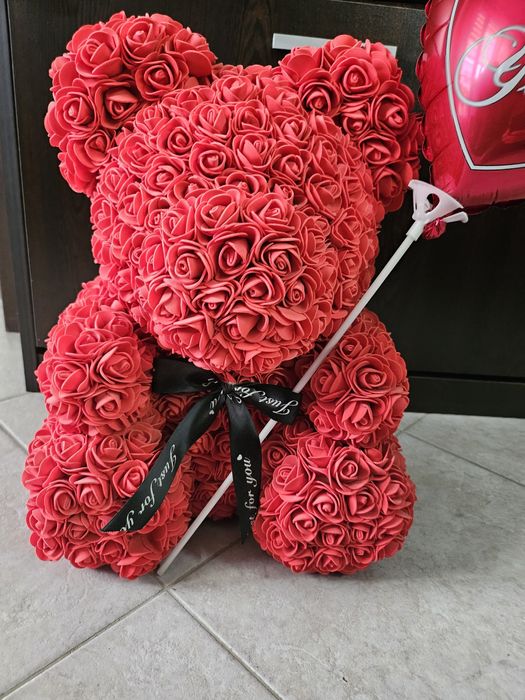 Мече от рози с панделка