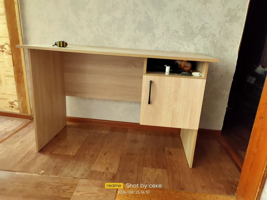 Стол с встроенной тумбой,  стелаж