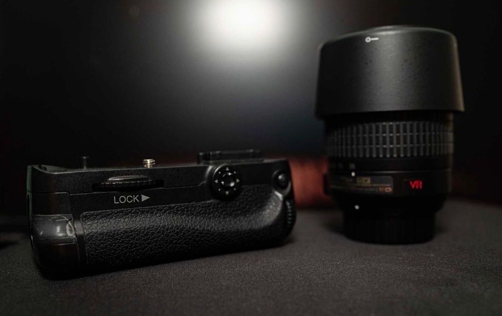 Nikon D7200 + 2 obiective si grip