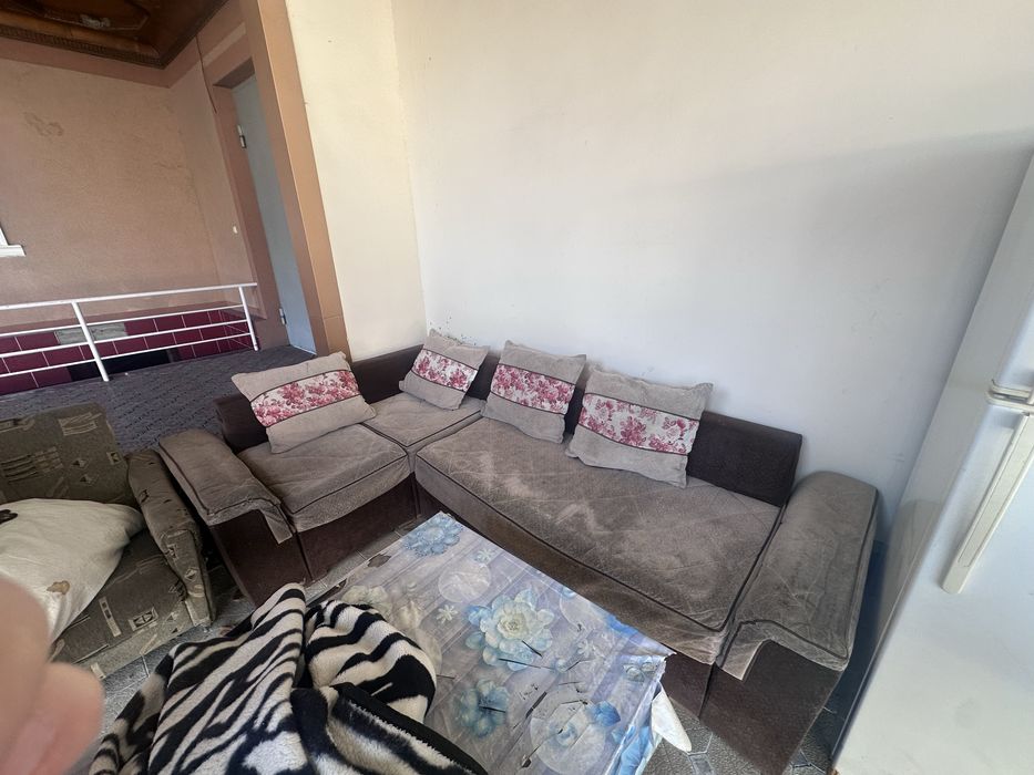 Продается диван с подушками