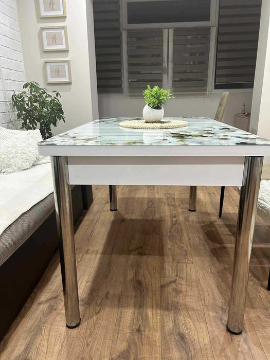 Трапезна стъклена маса