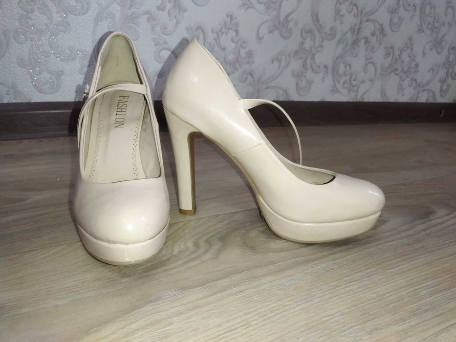 Продам туфли         .