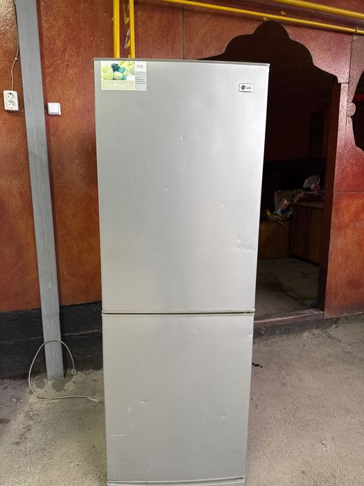 Хороший холодильник для дома продам