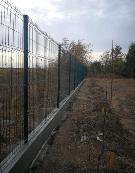 Imprejmuiri terenuri cu plasa