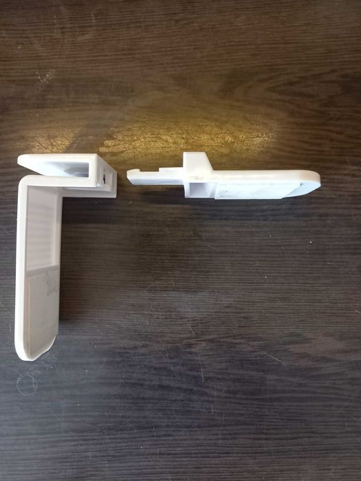 Предпазни лепенки за чекмеджета и шкафове от детски ръчички + подарък