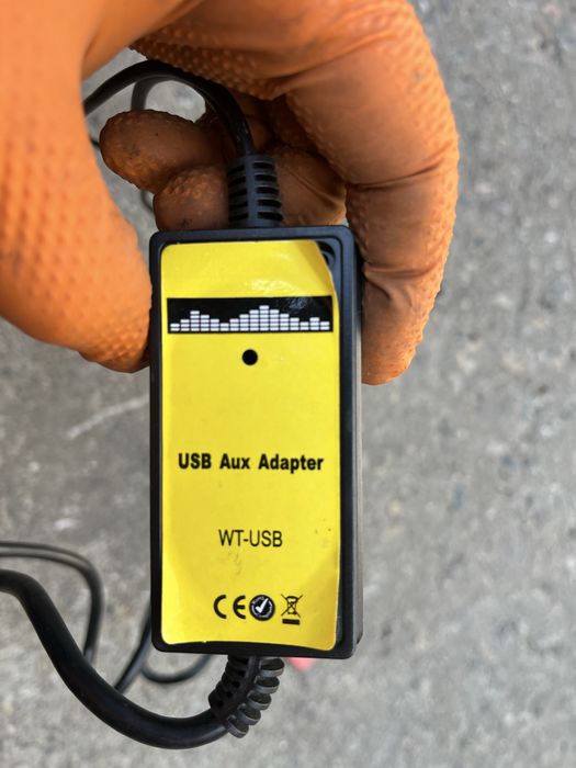 Interfață USB si Aux-In pentru playere gama VAG