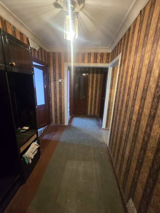 Срочно продаётся 3 комната на 5 этаже самкоч югославске дом