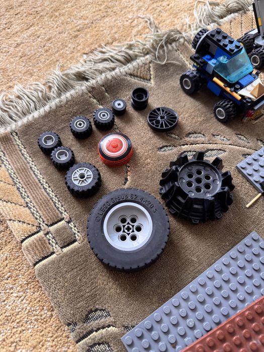 Продам большой пакет лего деталей