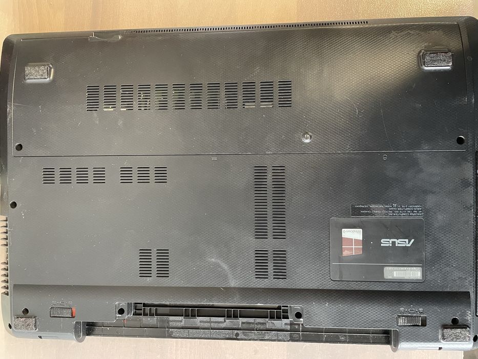 Laptop pentru piese Asus R704V