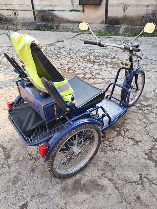Vind sau schimb triciclu  pe benzină schimb cu scuter electric