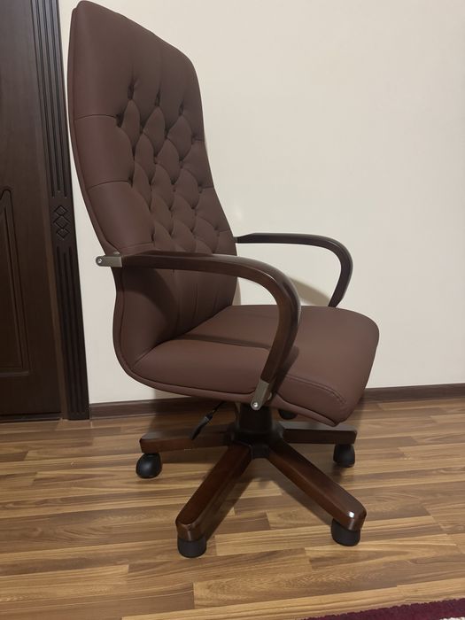 Новое офисное кресло