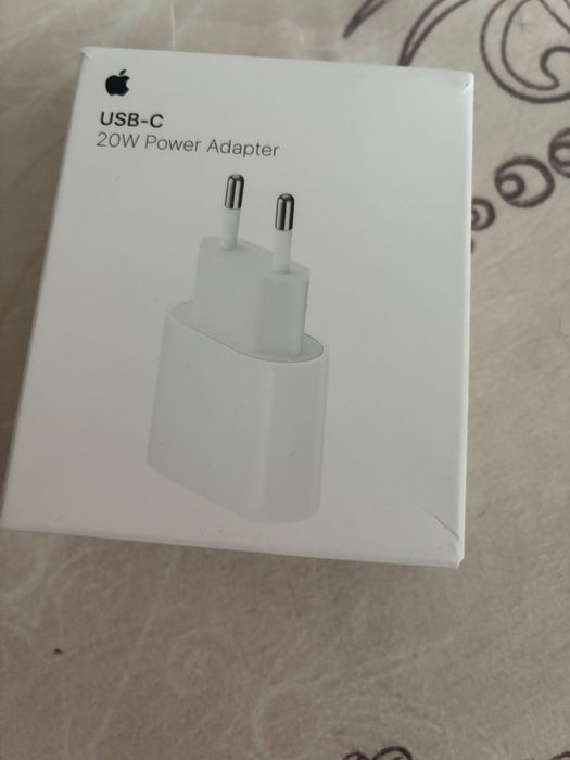 Iphone12  бял  в добро състояние