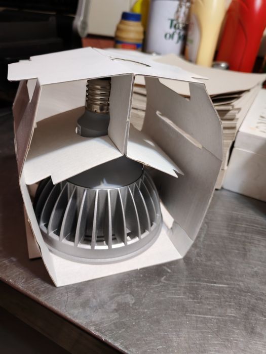 LED E27 Toshiba PAR38 19.7 W