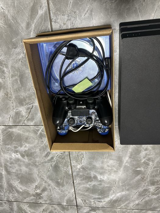 Продам Playstation 4 pro 1tb