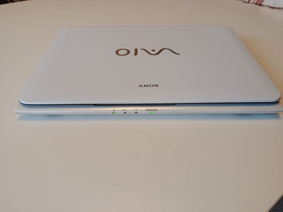 Продава се: Компактен Sony VAIO SVE11135CCW – Напълно подготвен за работа и пътуване!