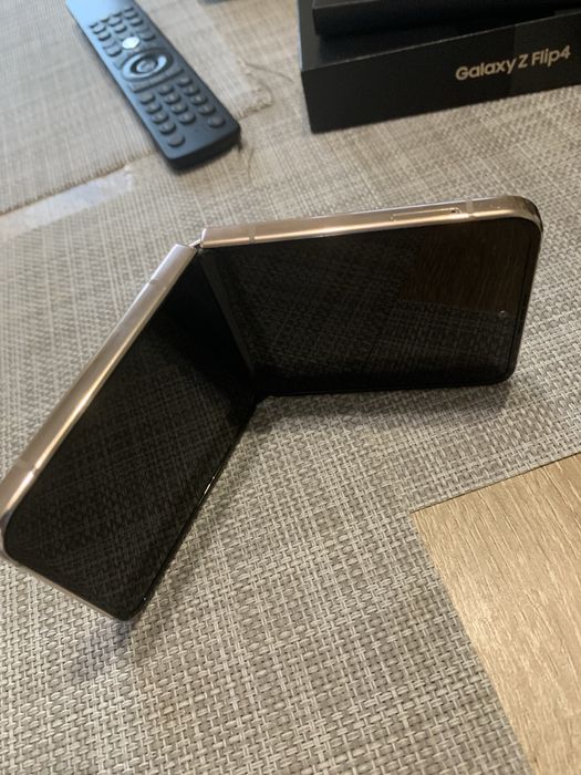 Samsung Galaksi Z flip4