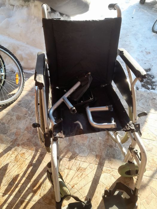 Scaun cu rotile pt persoane ci handicap