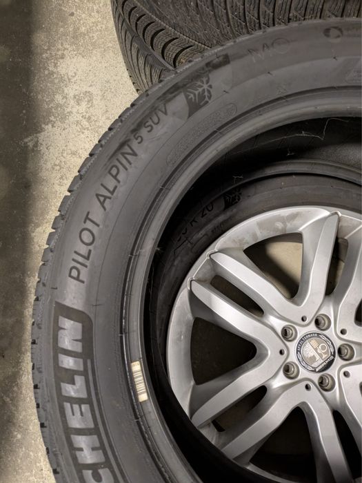 Vând 1 buc. cauciuc nou de iarnă Michelin Pilot Alpin 5 SUV 275/50/R20