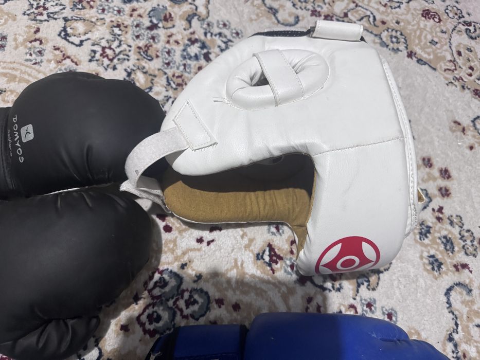 Боксёрские перчатки за всё 16 000.