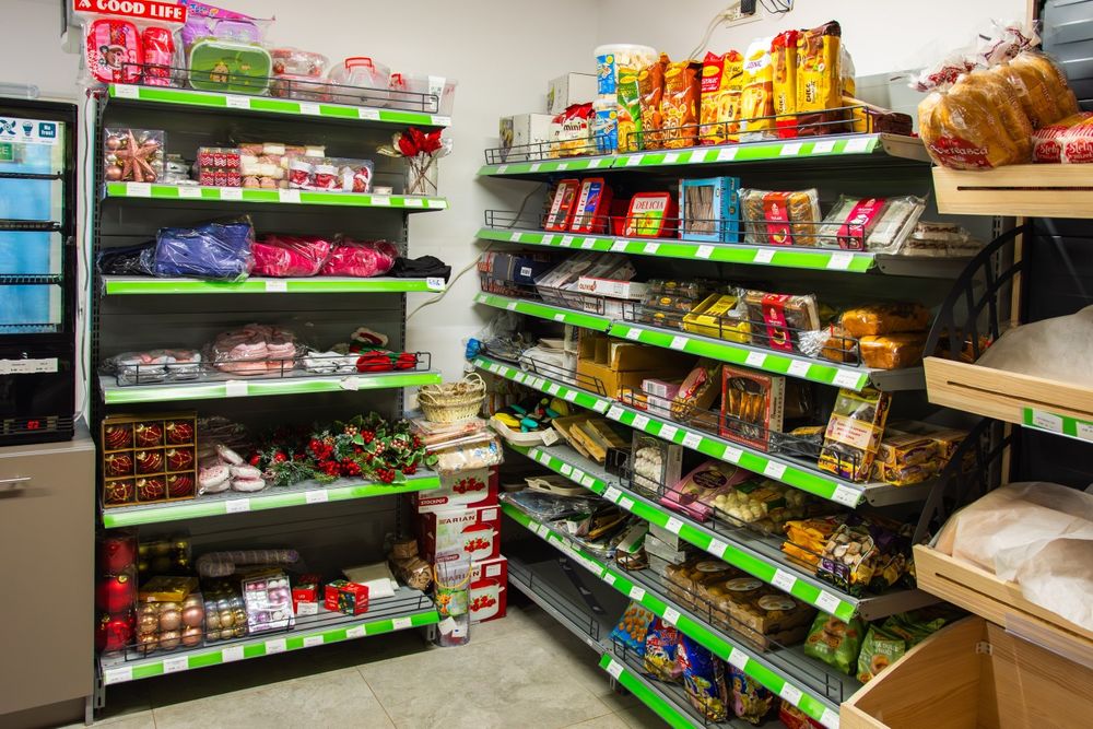 Rafturi de magazin din Mega Image