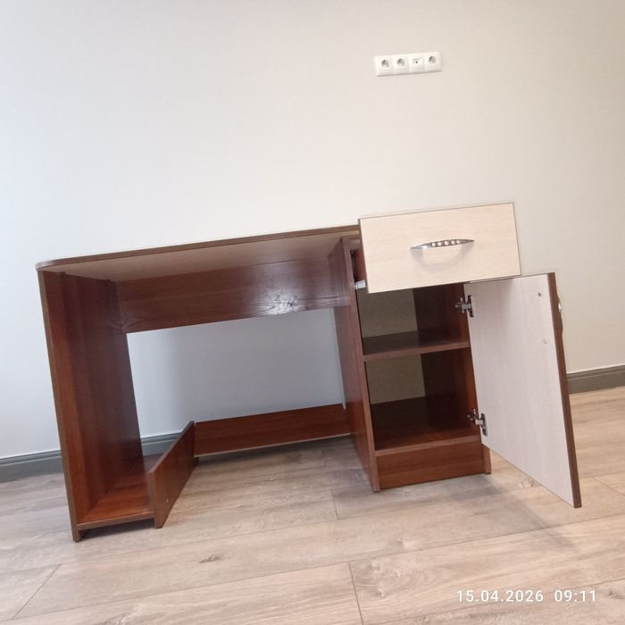 Продам стол письменный для школьника