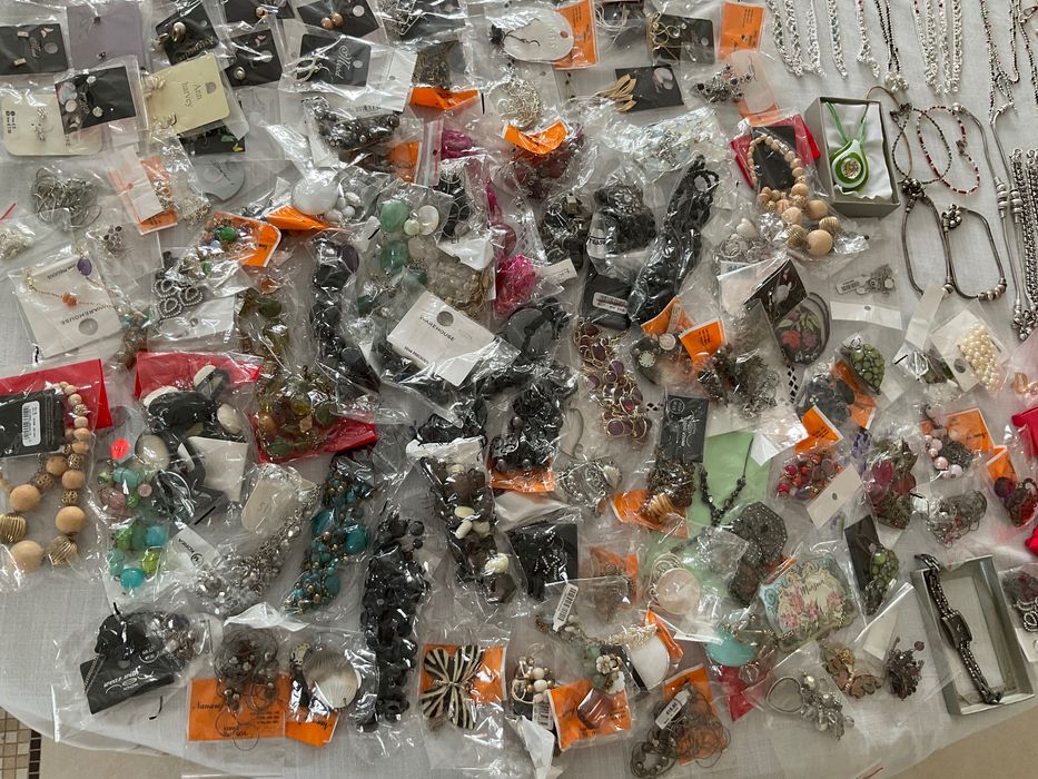 Bijuterii noi si frumoase