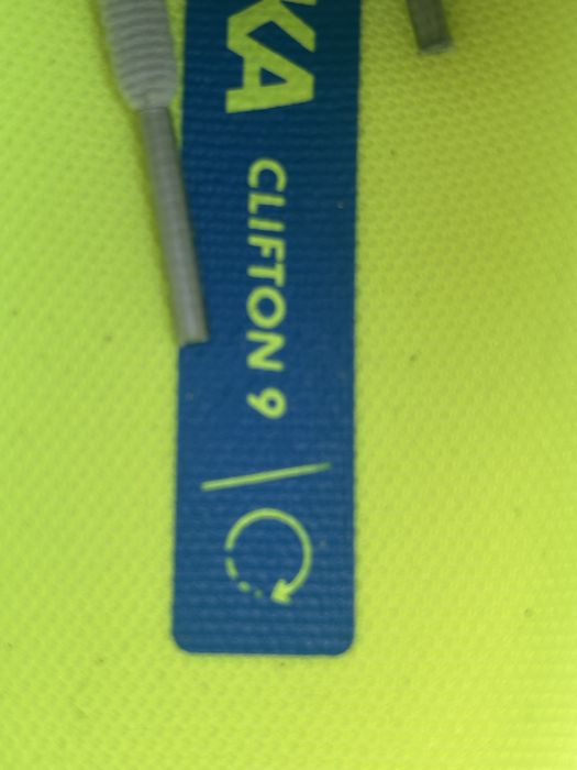 Hoka Clinfton 9 39 1/3 NOU