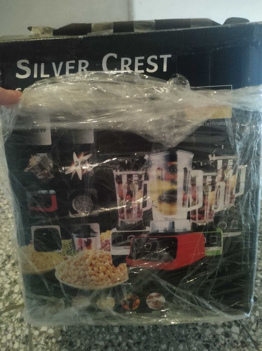 Мултифункционален блендер, смила кафе, зеленчуци и плодове.