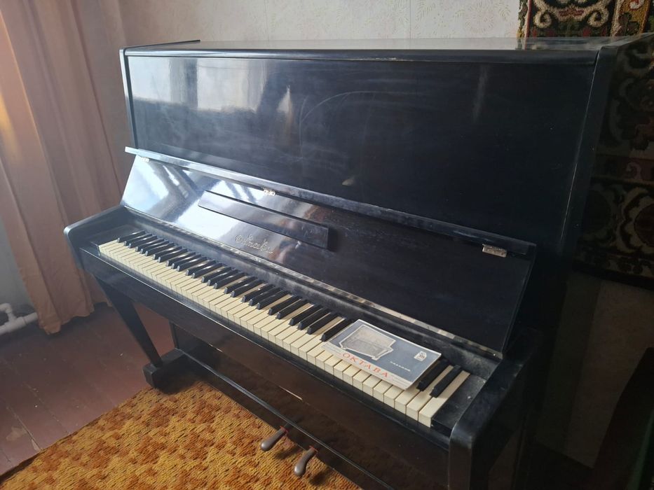 Продам пианино Октава