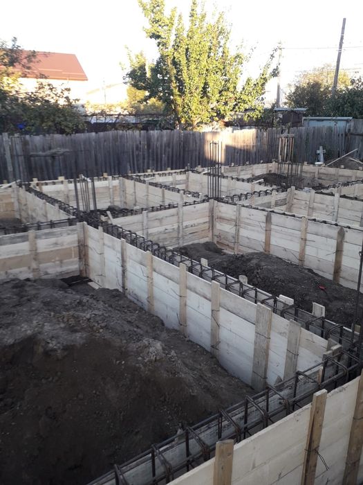 Construim Case la Rosu .