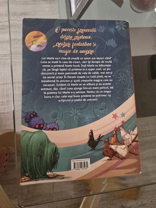 Sclipici și praf de unicorni