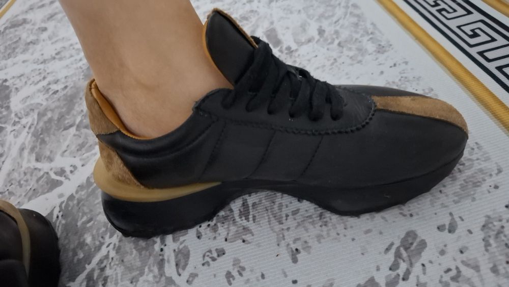 Продам кожаные крассовки 36р