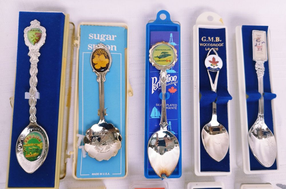 Lot 10 lingurite suvenir placate cu argint, de colectie, din anul 1994